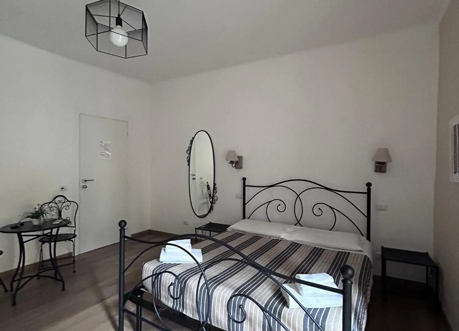 Maison Vaticana Guest House Rome 2*,  Italy