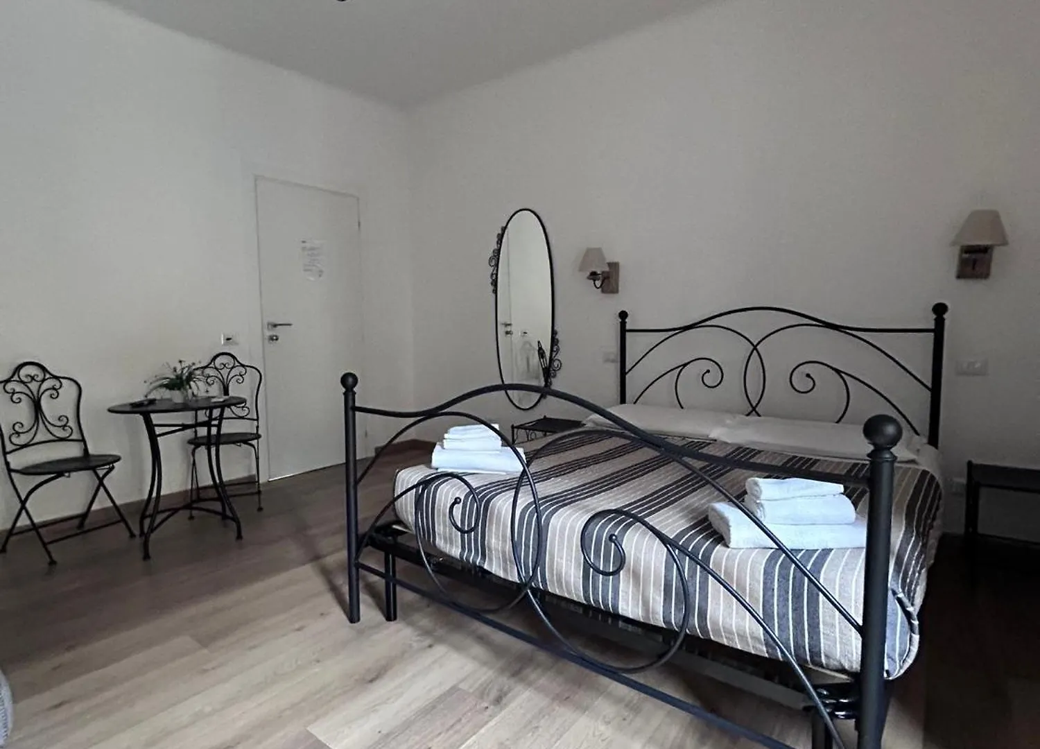 Maison Vaticana Guest House Rome 2*,