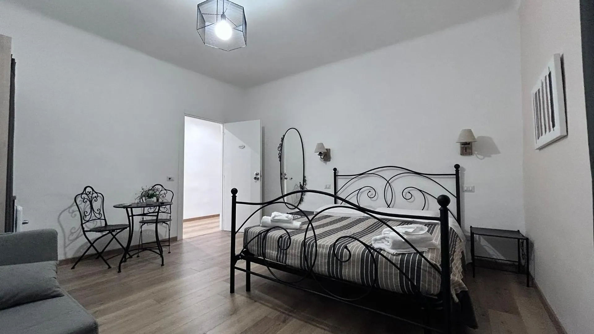 Maison Vaticana Guest House Rome 2*,  Italy